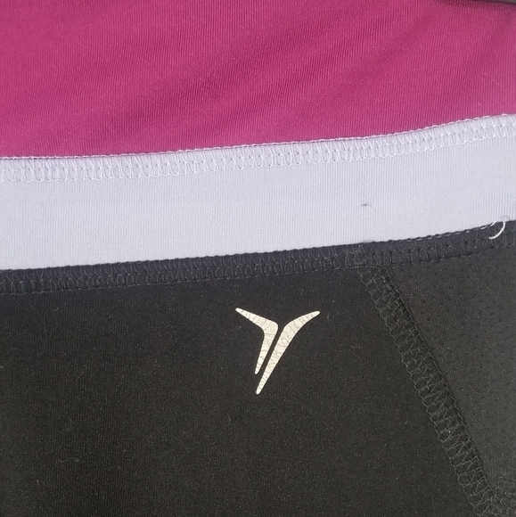 Old Navy Active Capri Pants. Zip Pocket on Back. Womens Size XS. - Picture 3 of 7